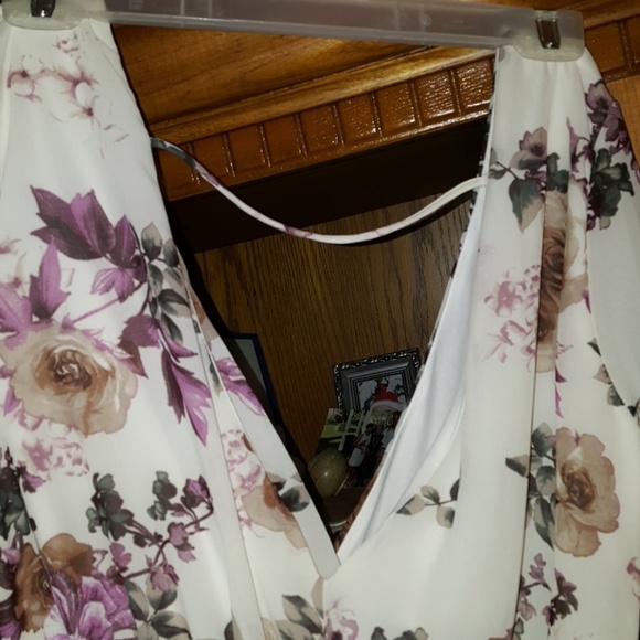 Ladies floral romper - Picture 3 of 6